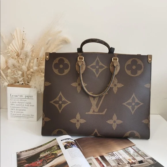 LV Reverse Monogram Onthego GM - Picture 3 of 8